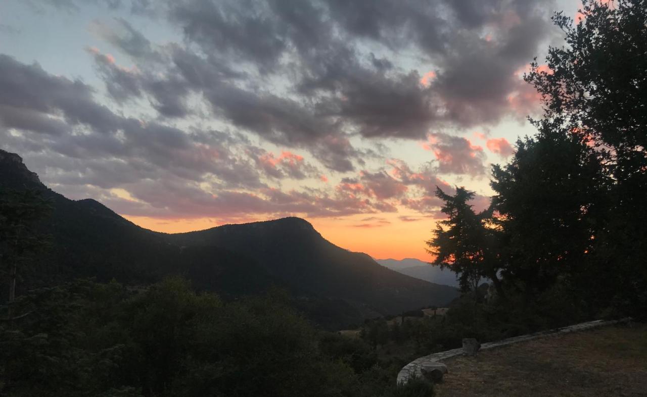 Salet Στο Δασοσ Villa Калаврита Екстериор снимка