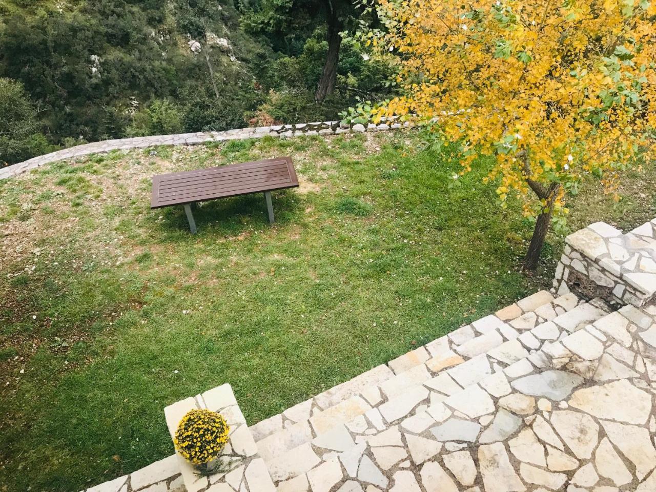 Salet Στο Δασοσ Villa Калаврита Екстериор снимка