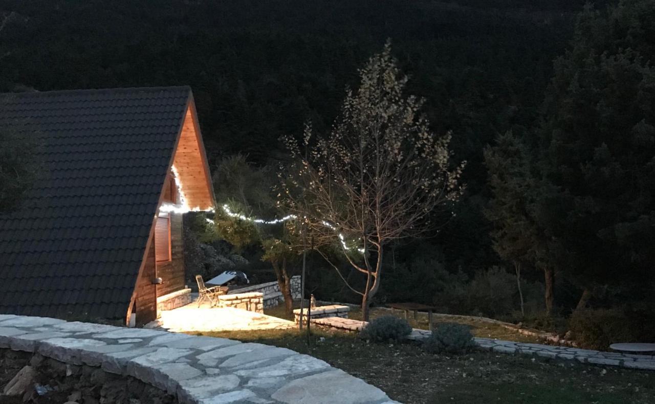 Salet Στο Δασοσ Villa Калаврита Екстериор снимка