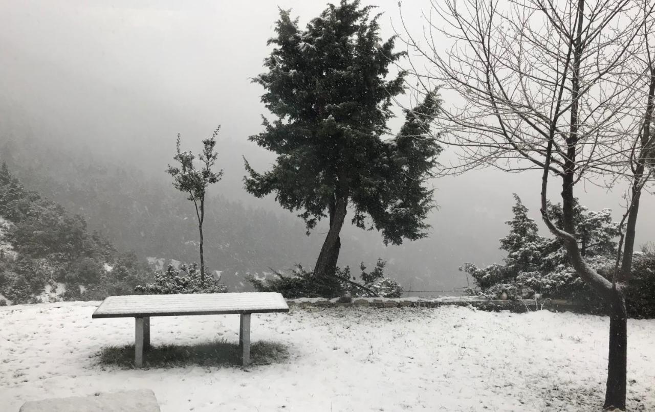 Salet Στο Δασοσ Villa Калаврита Екстериор снимка