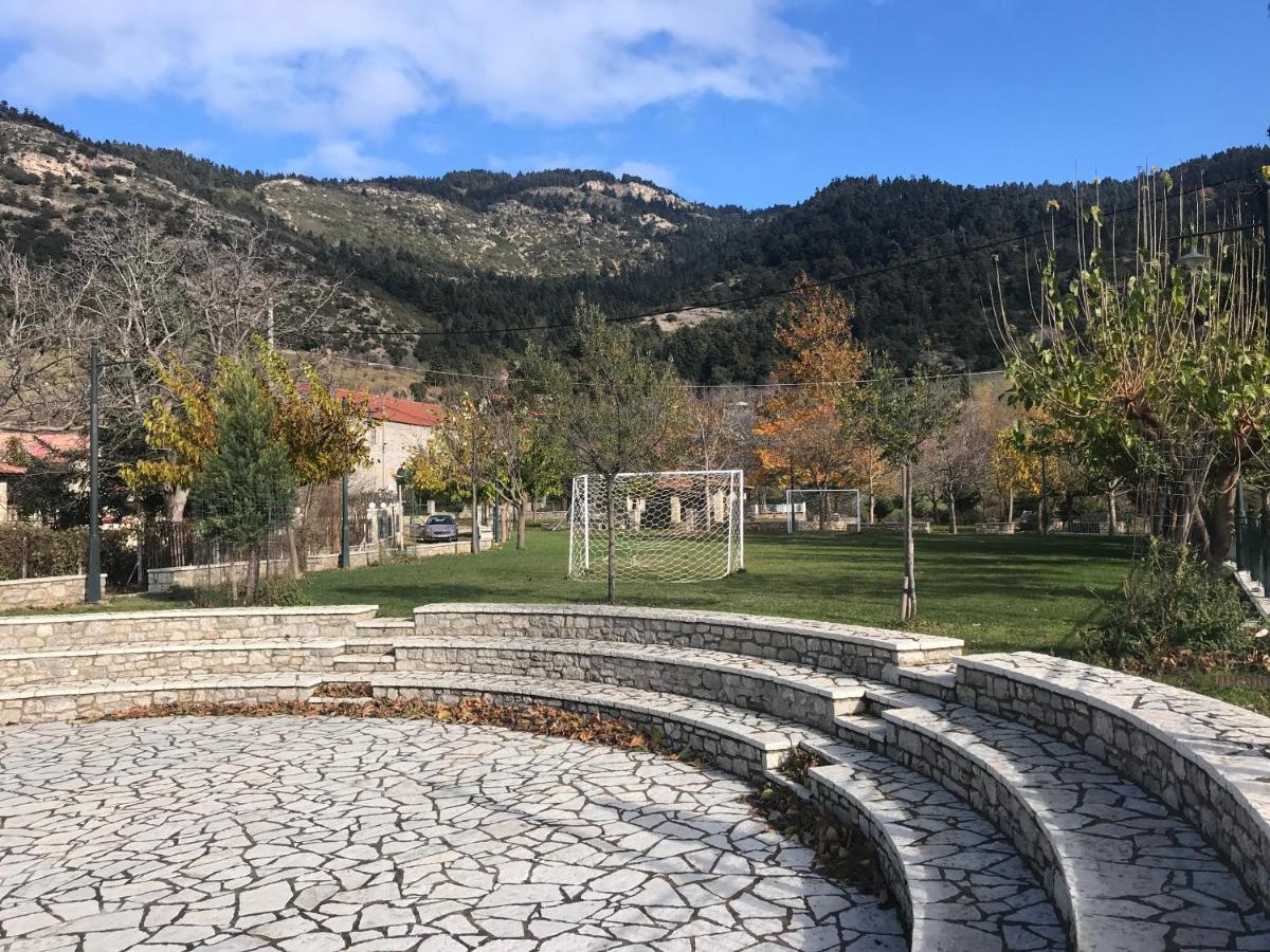 Salet Στο Δασοσ Villa Калаврита Екстериор снимка