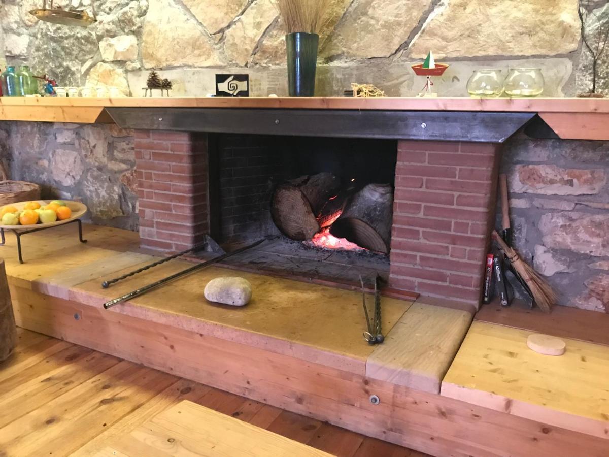 Salet Στο Δασοσ Villa Калаврита Екстериор снимка